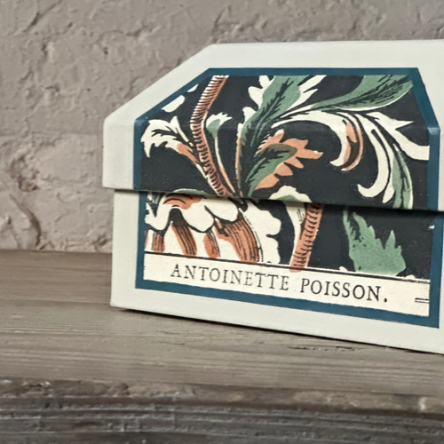 Antoinette Poisson Small Wedding Box in "Grand Parots" No. 59A