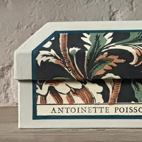 Antoinette Poisson Small Wedding Box in "Grand Parots" No. 59A