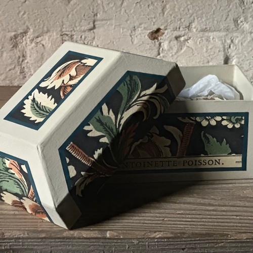 Antoinette Poisson Small Wedding Box in "Grand Parots" No. 59A