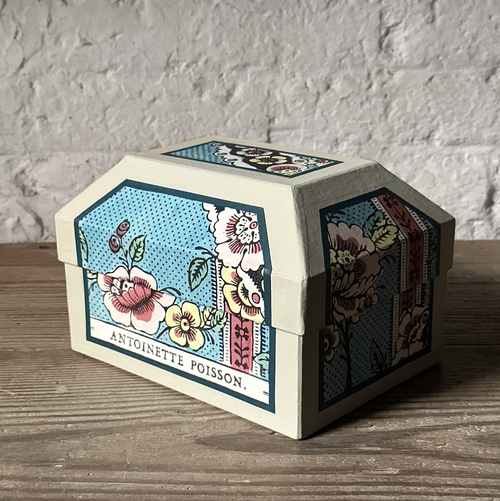 Antoinette Poisson Small Wedding Box in "Guirlandes de Fleur Blue" No. 1A