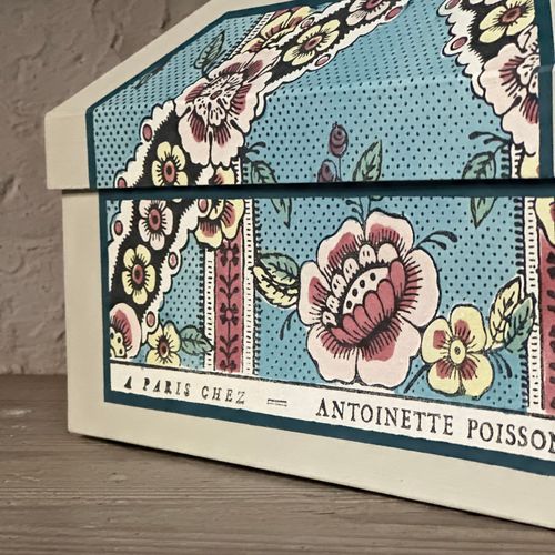 Antoinette Poisson Medium Wedding Box in "Guirlandes de Fleur Blue" No. 1A