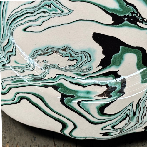 Marbled Scalloped Charger Plate in Glaciar (GL #1103)