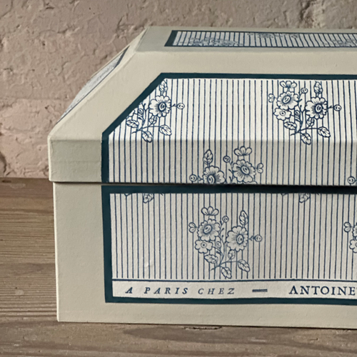 Antoinette Poisson Medium Wedding Box in "Boutonniére" No. 74B