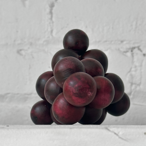 Alabaster Medium Alabaster Red Grapes