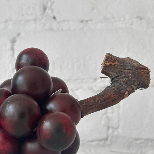 Alabaster Medium Alabaster Red Grapes