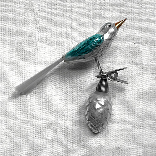 Nostalgic Bird with Pine Cone Clip-On Ornament