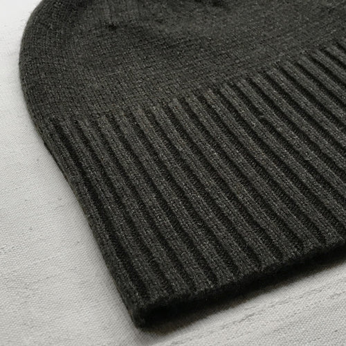 Cashmere Flat Hat in Heather Loden